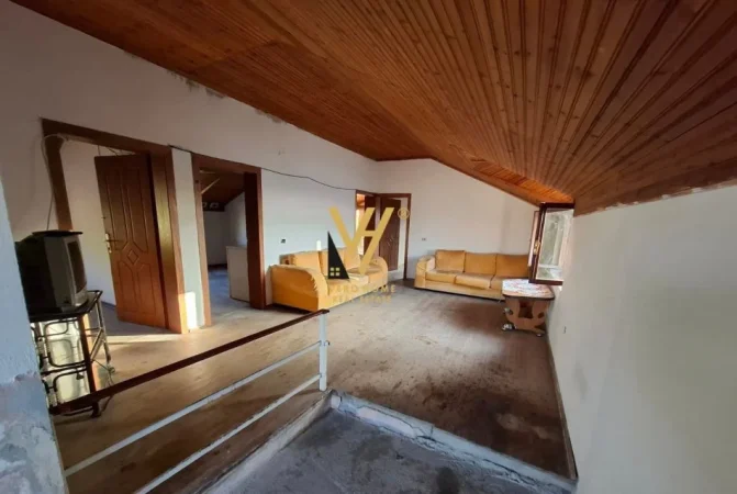 Tirane, jepet me qera Vile 2 Katshe Kati 0, 400 m² 1.500 € (thumane - kashar)