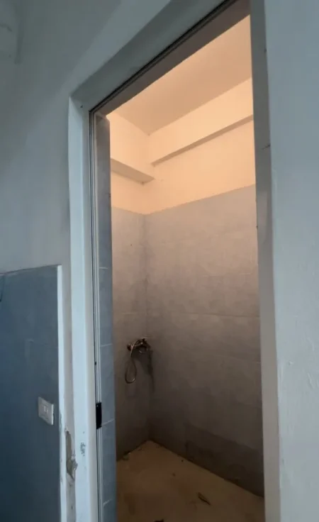 Tirane, jap me qera ambjent biznesi Kati -1, 172 m² 1.200 € (Rruga Pjetër Budi, Tirane)