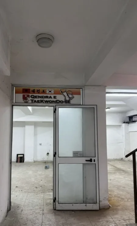 Tirane, jap me qera ambjent biznesi Kati -1, 172 m² 1.200 € (Rruga Pjetër Budi, Tirane)