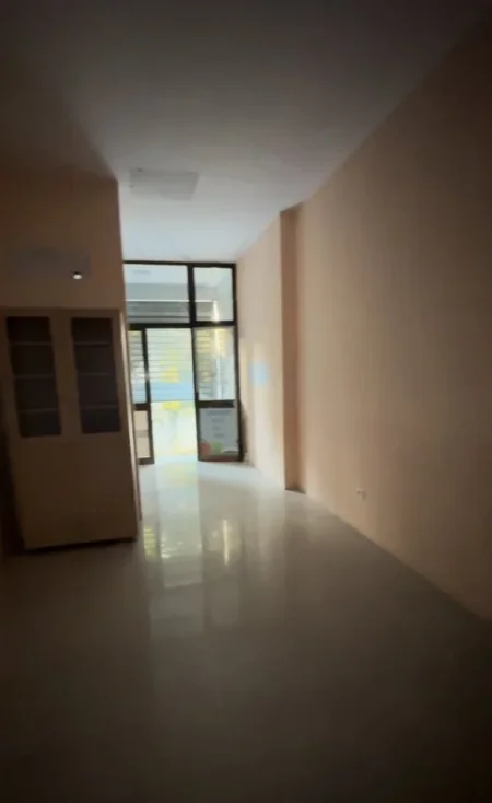 Tirane, jap me qera ambjent biznesi Kati 0, 58 m² 400 € (Rruga Pjetër Budi, Tirane)