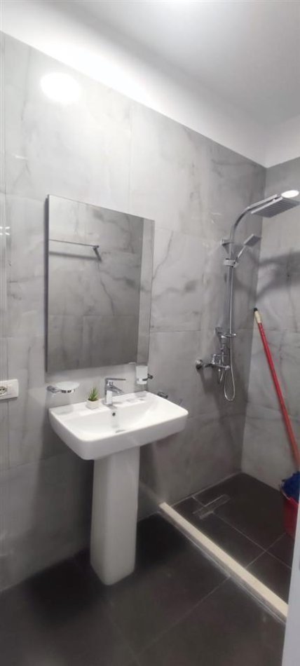 Tirane, shes apartament 1+1 Kati 5, 35 m² 82.000 € (KOMUNA E PARISIT)