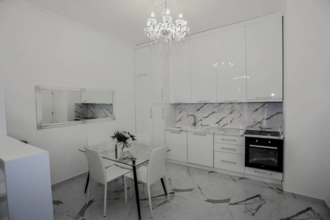 Tirane, jepet me qera apartament 1+1 Kati 6, 78 m² 800 € (Kompleksi “Square 21”)