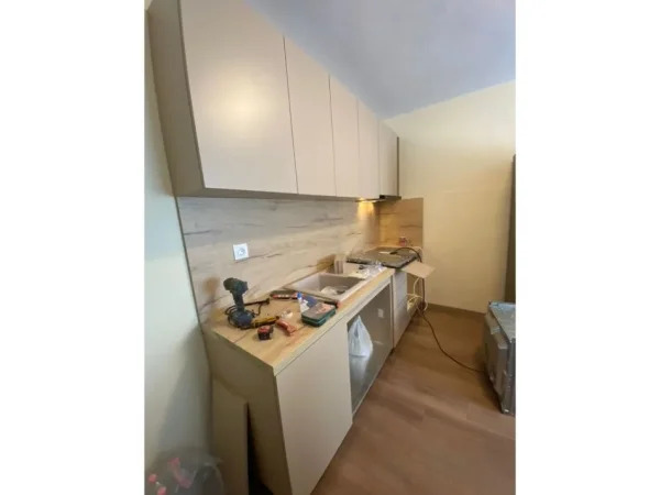 Tirane, jepet me qera apartament 2+1+Ballkon Kati 4, 70 m² 750 € (Rruga Muhamet Gjollesha)