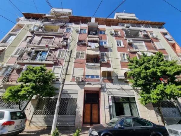 Tirane, jepet me qera zyre Kati 2, 72 m² 500 € 