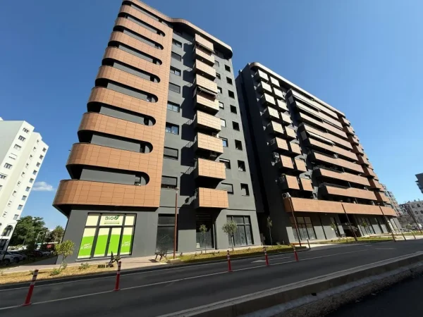 Tirane, jepet me qera apartament 2+1+Ballkon Kati 9, 115 m² 650 € (Unaza e Re)