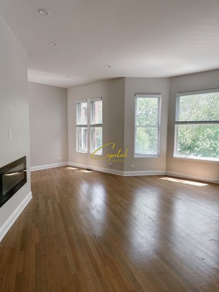 Tirane, jepet me qera zyre Kati 1, 90 m² 2.200 € (RRUGA E KAVAJES)