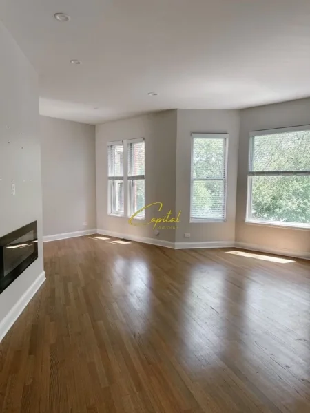 Tirane, jepet me qera zyre Kati 1, 90 m² 2.200 € (RRUGA E KAVAJES)