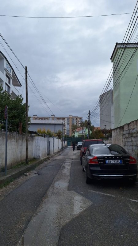 Tirane, jepet me qera garazh | post parkimi Kati 0, 300 m² 250 € (LAPRAKE)