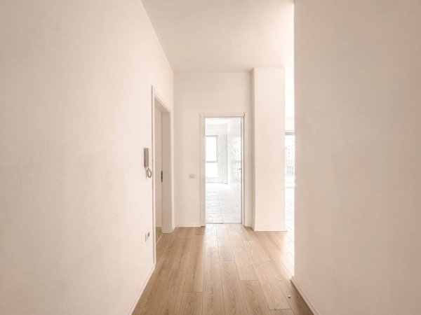 Tirane, shitet apartament 3+1 Kati 5, 150 m² 230.000 € (Fusha e Aviacionit)