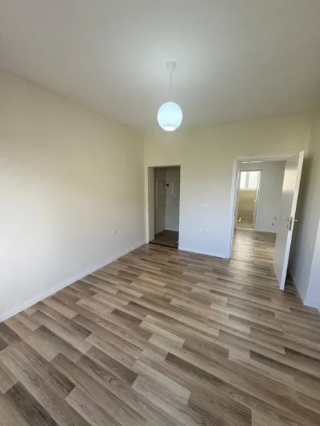 Tirane, shitet apartament 2+1+Ballkon Kati 3, 76 m² 155.000 € (Mine Peza prane Prokuroris)