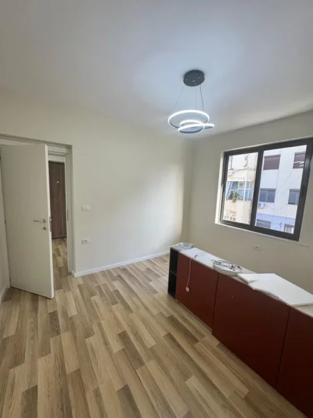 Tirane, shitet apartament 2+1+Ballkon Kati 3, 76 m² 155.000 € (Mine Peza prane Prokuroris)