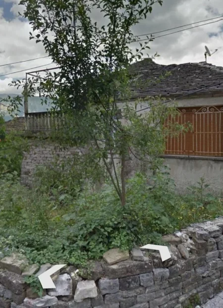 Gjirokaster, shitet shtepi 4+1+Aneks+Ballkon Kati 1, (Lufta e Mashkullorës, lagja-Varrosh qyteti-Gjirokastër.)