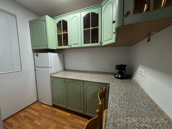 Tirane, jepet me qera apartament 1+1 Kati 4, 400 € (Ish Restorant Durrsi)