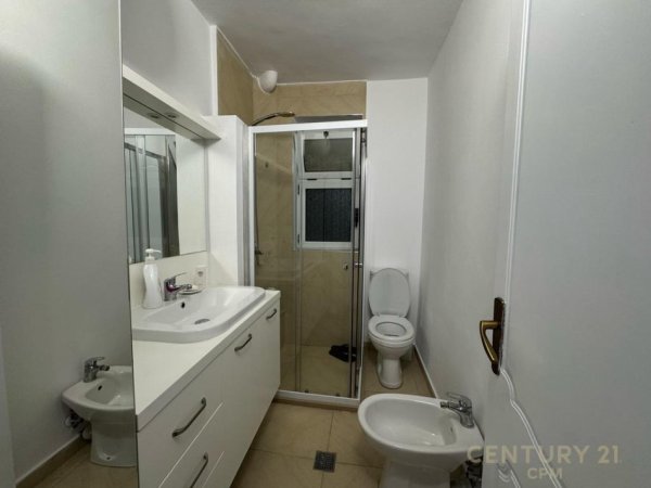 Tirane, jepet me qera apartament 1+1 Kati 4, 400 € (Ish Restorant Durrsi)