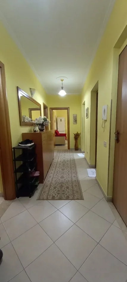 Tirane, shitet apartament 3+1+Ballkon Kati 5, 106 m² 17.000.000 € (Rruga Bardhyl)