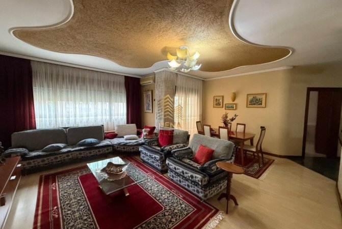 Tirane, jepet me qera apartament 2+1+Ballkon Kati 8, 125 m² 850 € (Rruga e Elbasanit)