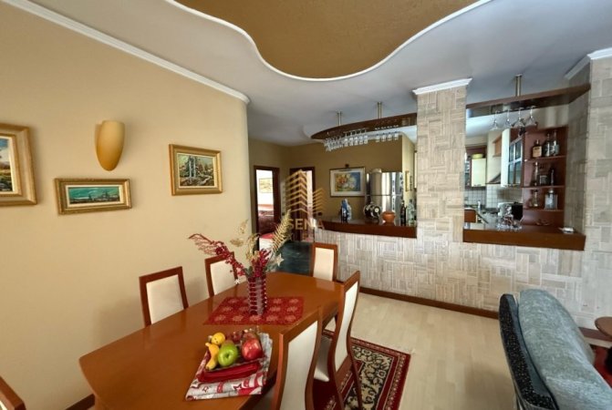 Tirane, jepet me qera apartament 2+1+Ballkon Kati 8, 125 m² 850 € (Rruga e Elbasanit)