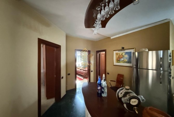 Tirane, jepet me qera apartament 2+1+Ballkon Kati 8, 125 m² 850 € (Rruga e Elbasanit)