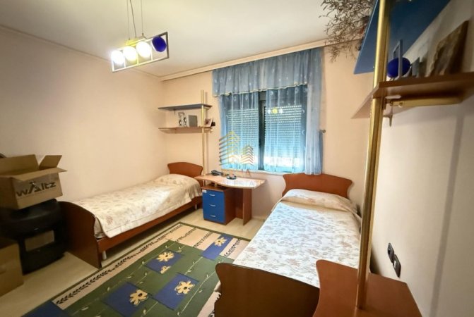 Tirane, jepet me qera apartament 2+1+Ballkon Kati 8, 125 m² 850 € (Rruga e Elbasanit)