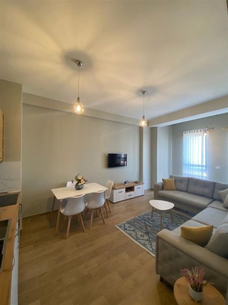 Tirane, jepet me qera apartament 1+1 Kati 7, 72 m² 650 € (Xhamllik)