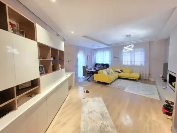 Tirane, shitet apartament 3+1 , 240 m² 580.000 € (Prane Kompleki Kontakt)