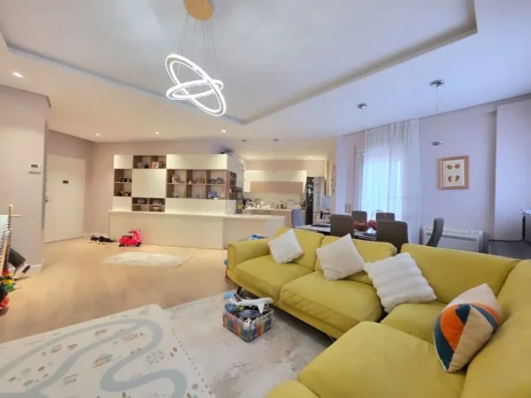 Tirane, shitet apartament 3+1 , 240 m² 580.000 € (Prane Kompleki Kontakt)