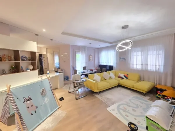 Tirane, shitet apartament 3+1 , 240 m² 580.000 € (Prane Kompleki Kontakt)