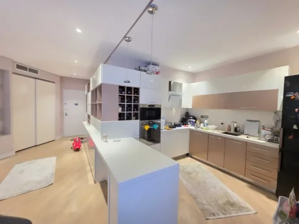 Tirane, shitet apartament 3+1 , 240 m² 580.000 € (Prane Kompleki Kontakt)