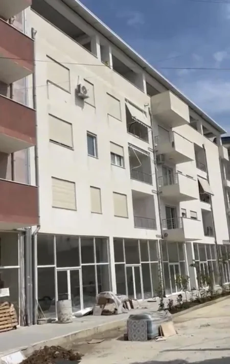 Tirane, shitet apartament 2+1 Kati 1, 65 m² 75.000 € (Tek ish Restorant Qesaraka)