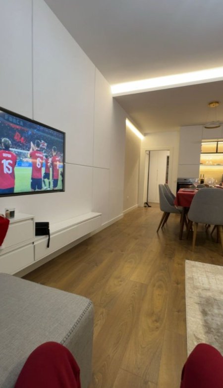 Tirane, jepet me qera apartament 2+1 Kati 4, 110 m² 1.000 € (Rruga e Elbasanit)