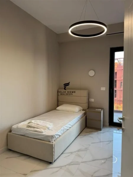 Tirane, jepet me qera apartament 2+1+Ballkon Kati 15, 125 m² 1.500 € (RRUGA E KAVAJES)