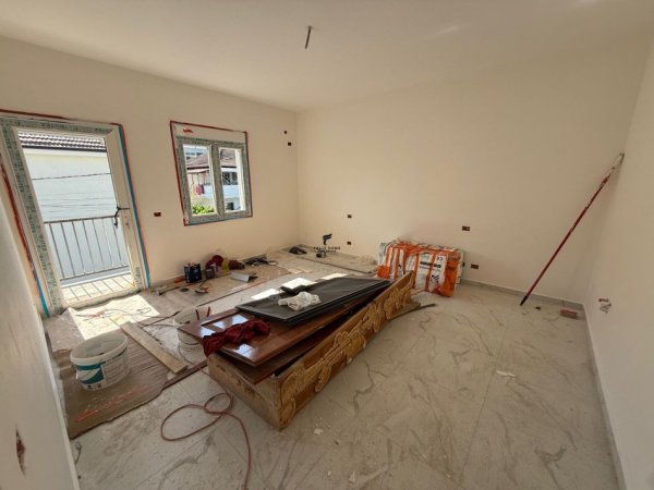 Tirane, jepet me qera apartament 2+1+Ballkon Kati 2, 90 m² 400 € (LAPRAKE)