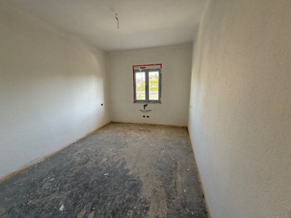 Tirane, jepet me qera apartament 2+1+Ballkon Kati 2, 90 m² 400 € (LAPRAKE)