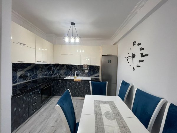 Tirane, jepet me qera apartament 2+1+Ballkon Kati 8, 100 m² 500 € (Astir, Kompleksi Fratari)