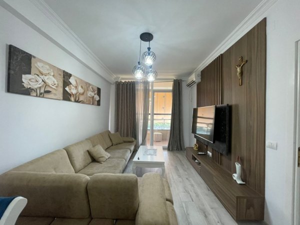 Tirane, jepet me qera apartament 2+1+Ballkon Kati 8, 100 m² 500 € (Astir, Kompleksi Fratari)