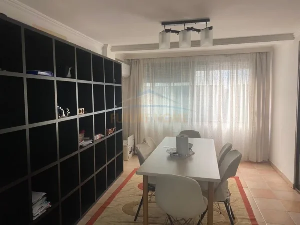 Tirane, shitet apartament 2+1+Ballkon Kati 2, 96 m² 260.000 € (Sheshi willson)