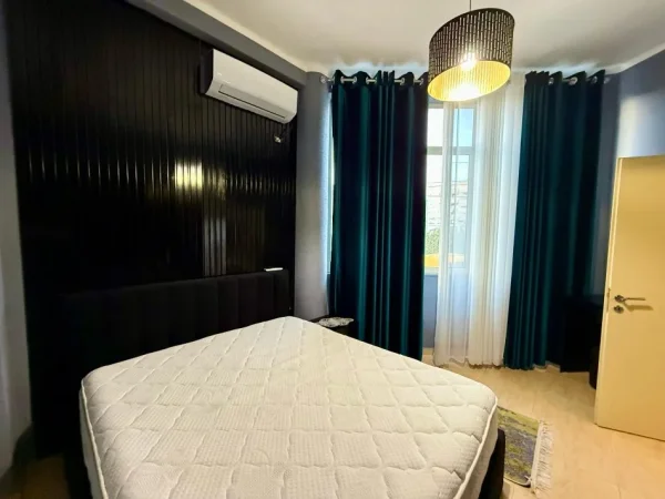 Tirane, jap me qera apartament 1+1 Kati 1, 64 m² 400 € (FRESK)