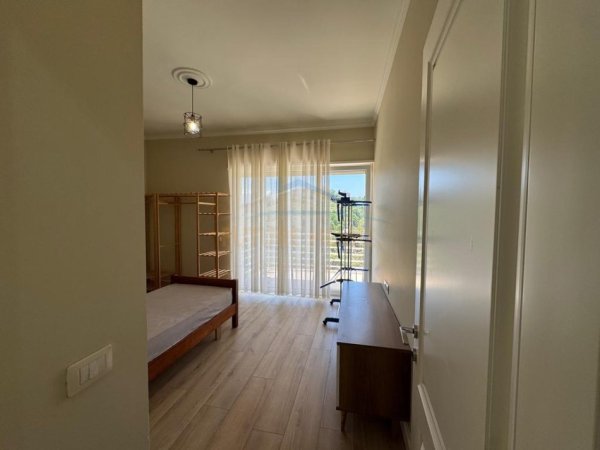 Tirane, jepet me qera apartament 2+1+Ballkon Kati 3, 106 m² 700 € (Rezidenca Kodra e Diellit 1)