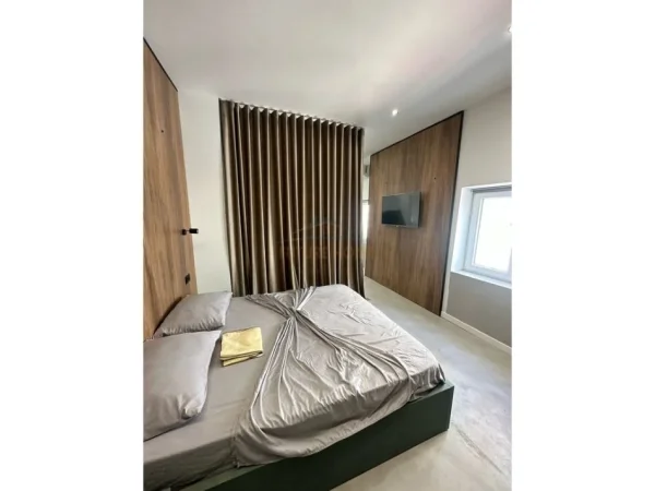 Tirane, shitet apartament 1+1+Aneks+Ballkon Kati 5, 74 m² 220.000 € (Qender tek shallvaret 2 garsionere 74m2 neto)