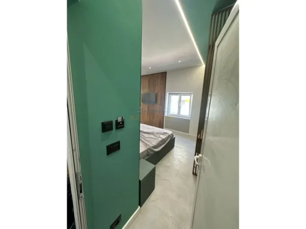 Tirane, shitet apartament 1+1+Aneks+Ballkon Kati 5, 74 m² 220.000 € (Qender tek shallvaret 2 garsionere 74m2 neto)