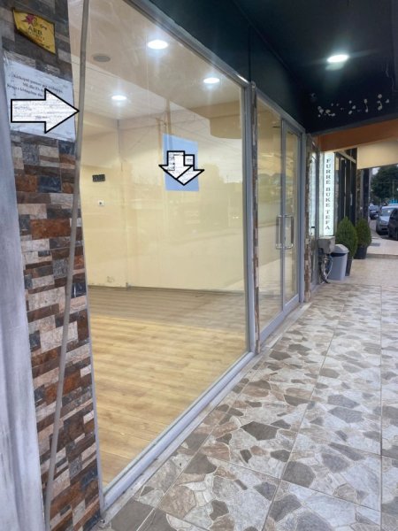 Tirane, jepet me qera dyqan Kati 0, 40 m² 400 € (ne rrugen Njazi meka Tirane.)