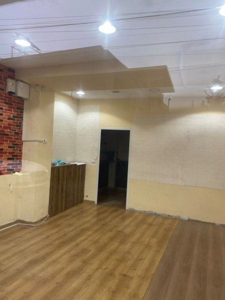 Tirane, jepet me qera dyqan Kati 0, 40 m² 400 € (ne rrugen Njazi meka Tirane.)