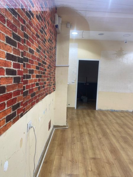 Tirane, jepet me qera dyqan Kati 0, 40 m² 400 € (ne rrugen Njazi meka Tirane.)
