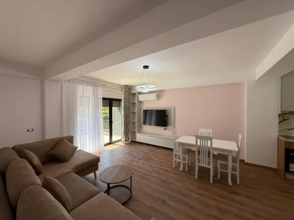 Tirane, jepet me qera apartament 1+1 Kati 2, 76 m² 600 € 