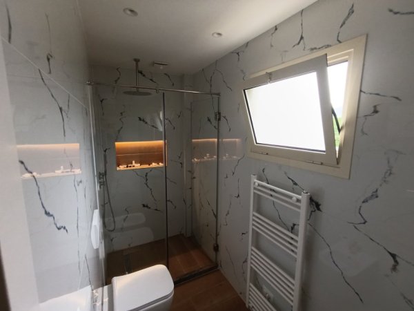 Tirane, jepet me qera apartament 1+1+Aneks+Ballkon Kati 4, 65 m² 450 € (Allias Pran Spitalit Nen Tereza)