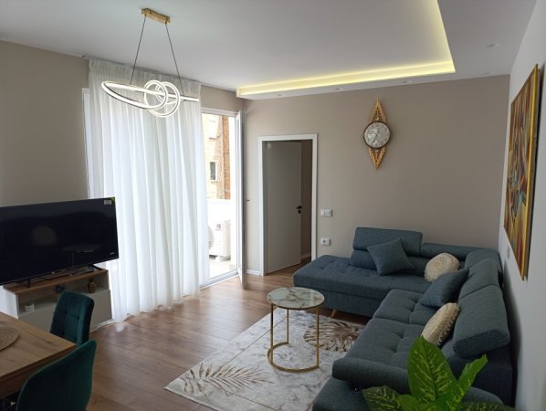 Tirane, jepet me qera apartament 2+1+Aneks+Ballkon Kati 3, 104 m² 1.000 € (Qender)