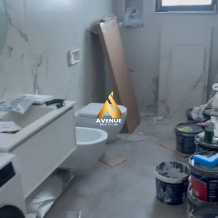 Tirane, jepet me qera apartament 1+1+Ballkon Kati 8, 70 m² 400 € (BULEVARDI BLU)