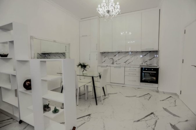 Tirane, jepet me qera apartament 1+1+Aneks+Ballkon Kati 6, 76 m² 800 € (Square 21)