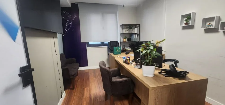 Tirane, shitet zyre , 140 m² 400.000 € (tek Shallvaret)