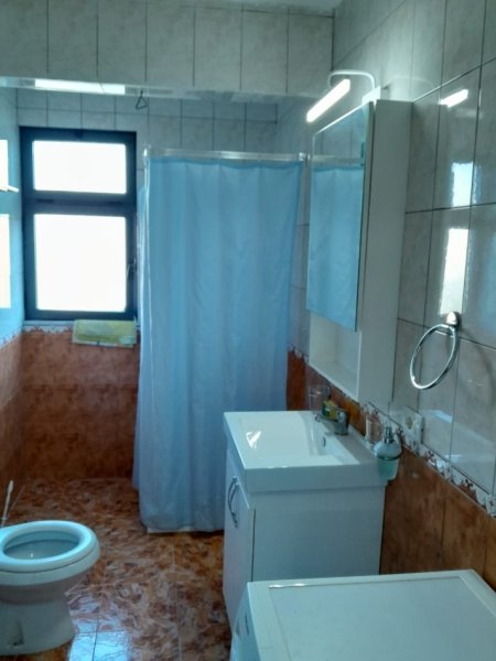 Tirane, jepet me qera apartament 2+1 Kati 4, 65 m² 450 € (Oxhaku /Rr Behlul Hatibi)